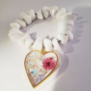 NWT Quartz HOWLITE BRACELET WITH HEART PENDANT GIFT FOR HER WIFE MOM GIRLFRIEND